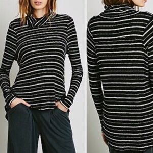 WE THE FREE Black/White Striped Thermal Textured Hi Lo Raw Hemline Top S EUC